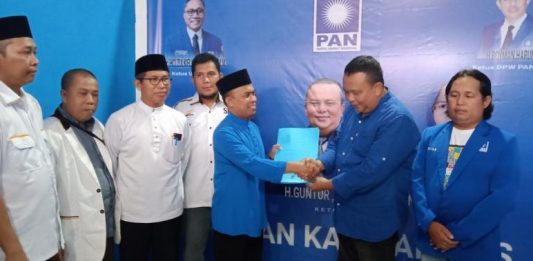 Atbah Serahkan Berkas Pendaftaran ke PAN