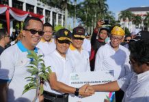 Lestarikan Lingkungan, PLN Serahkan Bantuan Penghijauan Senilai Rp120 Juta