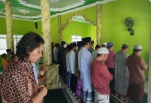 Puluhan Warga Sekadau Gelar Salat Gerhana Matahari