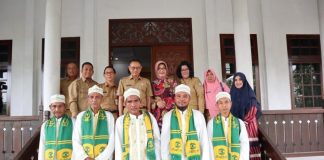 Dapat Hadiah Umrah dari Pemkot Pontianak, Sattori Tak Mampu Bendung Isak Tangis