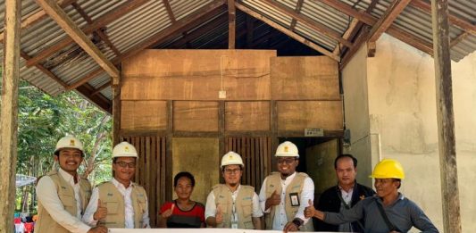 PLN Bantu Pasang Listrik Gratis Untuk Warga Miskin Melalui Program OMOH