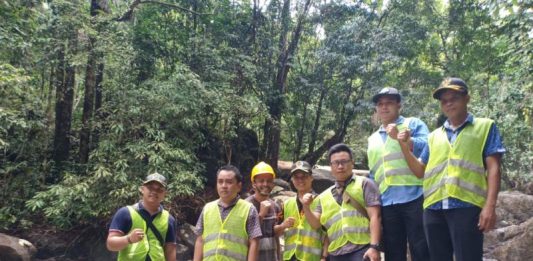 Tujuh Anggota Dewan Sekadau Datangi Intake PDAM Sirin Meragun