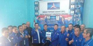 Rupinus Disambut Sekretaris, Aron Disambut Ketua DPC Demokrat