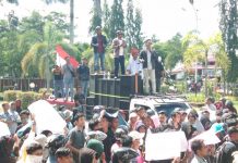 Massa Seruduk Gedung DPRD, Dewan Tantang LSM Mempawah Berani PTUN-kan APBD 2020