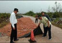 Pengerjaan Proyek Peningkatan Jalan Pasir-Sebukit dan Sebukit-Sei Sederam Molor, Komisi C DPRD Mempawah Sebut Menyalahi Aturan