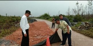 Pengerjaan Proyek Peningkatan Jalan Pasir-Sebukit dan Sebukit-Sei Sederam Molor, Komisi C DPRD Mempawah Sebut Menyalahi Aturan