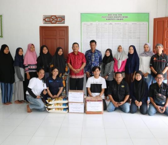 Meriahkan HPN, Wartawan Sekadau Santuni Panti Asuhan