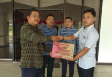 Pemkab Sekadau Santuni Keluarga Korban Kebakaran di Sungai Biawak