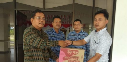 Pemkab Sekadau Santuni Keluarga Korban Kebakaran di Sungai Biawak