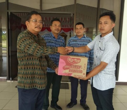 Pemkab Sekadau Santuni Keluarga Korban Kebakaran di Sungai Biawak