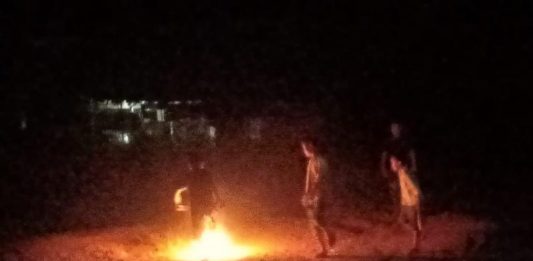 Demi Kesenangan, Anak-Anak di Sekadau Nekat Main Bola Api