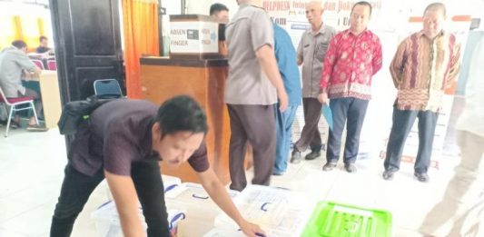Daftar Jalur Independen, Pasangan Ayo Bawa 8 Box Berkas Dukungan