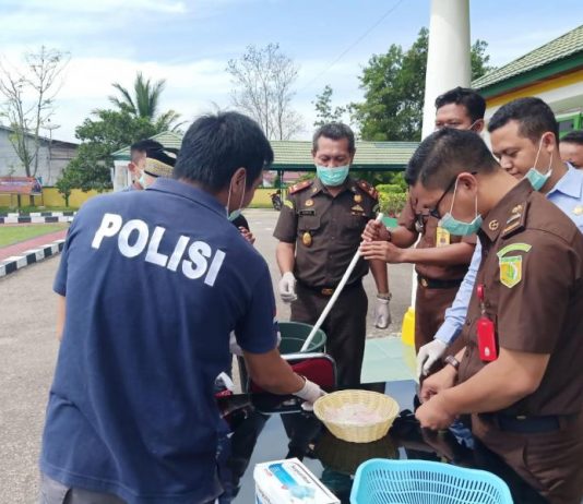 Kejari Bengkayang Musnahkan Barang Bukti Perkara Hukum