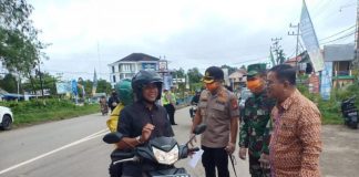 Forkompinda Sekadau Bagi Ribuan Sabun