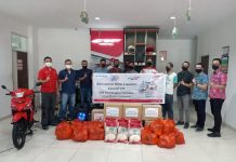 300 Paket Sembako Di Bagikan