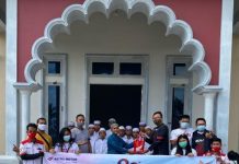 Rayakan Hari Jadi yang ke 20 tahun Astra Motor Kalbar Bagikan Sembako ke Petugas Kebersihan dan Panti Asuhan