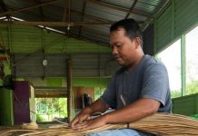 Cahaya Menjaga Warisan Nenek Moyang Suku Dayak di Teras Negeri