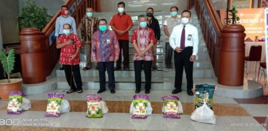 Bank Indonesia Berikan Paket Sembako Bagi Warga Terdampak Covid Pada Perayaan Natal Dan Tahun Baru 2020