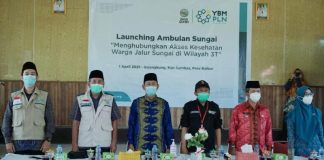 YBM PLN Serahkan Bantuan Ambulance Sungai Di Kecamatan Sejangkung