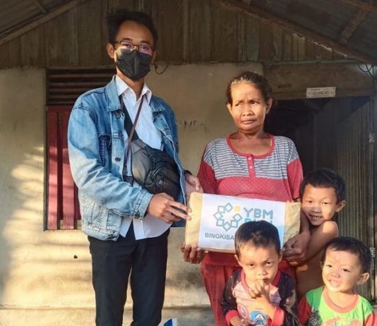 YBM PLN Ketapang Bagikan Bingkisan Ramadhan Bagi etAnak Yatim dan Warga Kurang Mampu,