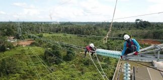 Lakukan Pekerjaan Berisiko Tinggi, PLN Hadirkan Listrik bagi Pelanggan
