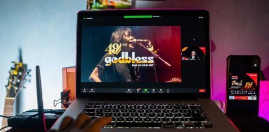 Melalui Aplikasi MAXstream, Telkomsel Hadirkan Keseruan Konser Virtual “Godbless 48th Anniversary”