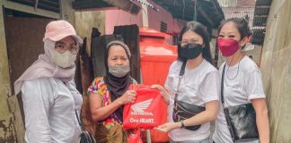 Astra Motor Bagikan Sembako untuk Masyarakat Pontianak