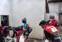 Bersama Komunitas Trabas, Astra Motor Kalbar Gelar Bakti Sosial