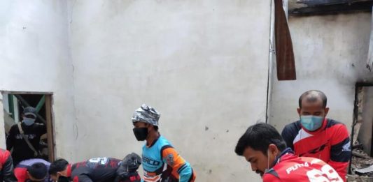 Bersama Komunitas Trabas, Astra Motor Kalbar Gelar Bakti Sosial