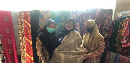 Gandeng Umkm dan LKP Lokal, Hotel Mercure Pontianak Meriahkan Hari Batik Nusantara Celebration