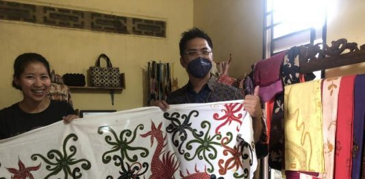 Motif Batik Tiga Penjuru Pintu Gerbang Singkawang Capai Harga Jutaan Rupiah