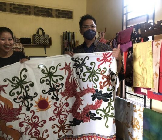 Motif Batik Tiga Penjuru Pintu Gerbang Singkawang Capai Harga Jutaan Rupiah