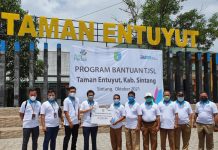 PLN Bantu Percantik Taman Entuyut di Sintang