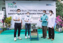 Tingkatkan Perekonomian Warga di Kelurahan Sedau, PLN Berikan Bantuan Alat Produksi Pengolahan Belacan