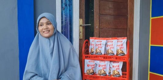 Tingkatkan Produksi Hingga Go International, PLN Berikan Bantuan Alat Produksi UMKM Larasita