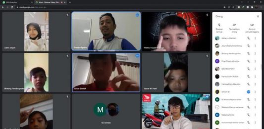 Astra Motor Kalbar Berikan Edukasi Generasi #Cari_Aman di SD Muhammadiyah 2 Pontianak