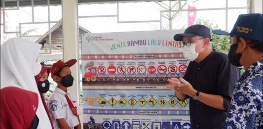 242 Pelajar Peroleh Beasiswa Yayasan AHM