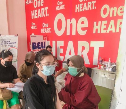 Bekerja Sama Dengan Kodim 1207/PTK, Astra Motor Gelar Vaksinasi