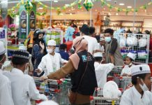 Dompet Ummat bersama Mitra Anda Gelar Belanja Gratis Bagi Ratusan Anak Yatim dan Dhuafa