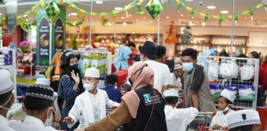 Dompet Ummat bersama Mitra Anda Gelar Belanja Gratis Bagi Ratusan Anak Yatim dan Dhuafa
