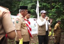 PT. PLN UIP KLB Salurkan Bantuan 1000 Pohon Produktif di Perkemahan Sabang Merah