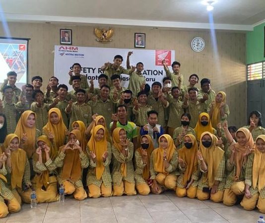 Astra Motor Kalbar Ajak Generasi Muda di SMA Taman Mulia untuk #Cari_aman