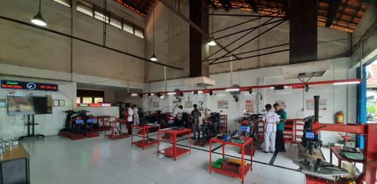 Hadirkan SDM Unggul, Asmo Kalbar Gelar Uji Kompetensi Keahlian Industri di SMK Mitra Binaan