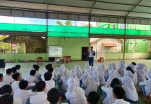 Asmo Kalbar Berikan Edukasi Keselamatan Berkendara bagi Siswa SMK N 7