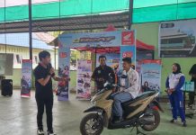 Jurnalis Kalbar Ikut Berikan Sosialiasasi Safety Riding FOMO #Cari_aman di SMA Pontianak