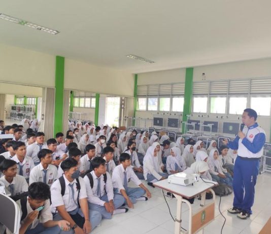 Berharap Pelajar Peduli Keselamatan, Asmo Kalbar Terus Sosialisasi #Cari_aman Berkendara