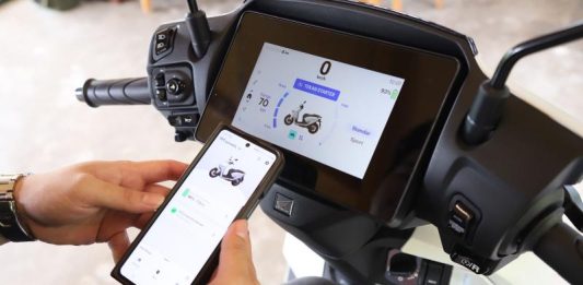 Tetap Update dan Terkoneksi Saat di Jalan dengan RoadSync Duo pada Honda CUV e: