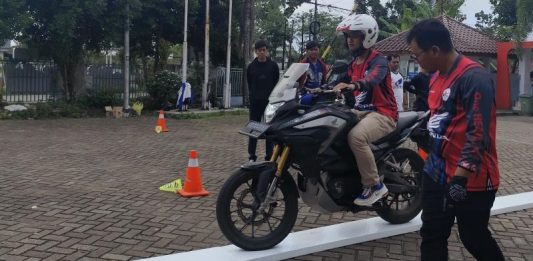 Bentuk Karakter Sigap dan Bertanggung Jawab Berkendara, Asmo Kalbar Beri Pelatihan dan Tips Aman Bagi Komunitas Motor Honda