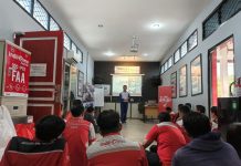 Asmo Kalbar Berikan Edukasi Keselamatan Berkendara Bagi Pekerja Telkom Akses