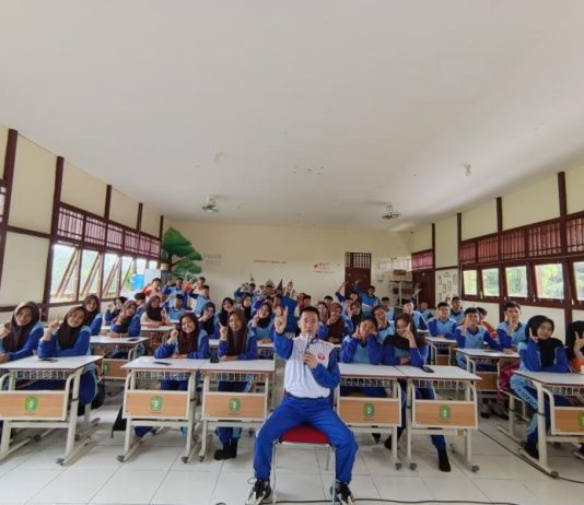 Asmo Kalbar Gelar Edukasi Keselamatan Berkendara di SMAN 4 Kubu Raya